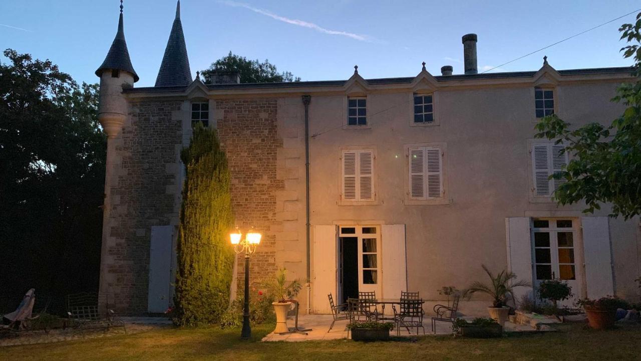 Mazette! Le Chateau Ніор Екстер'єр фото