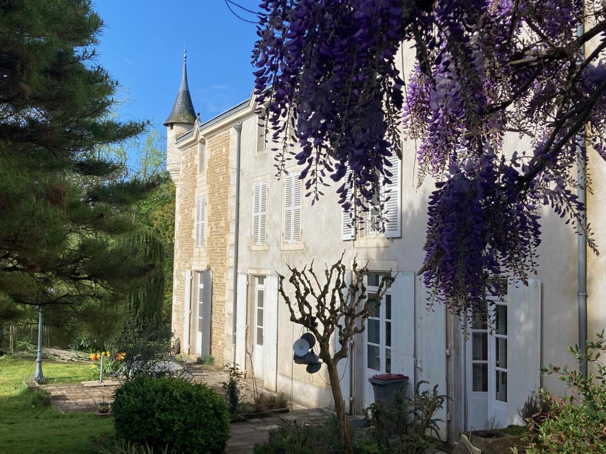 Mazette! Le Chateau Ніор Екстер'єр фото