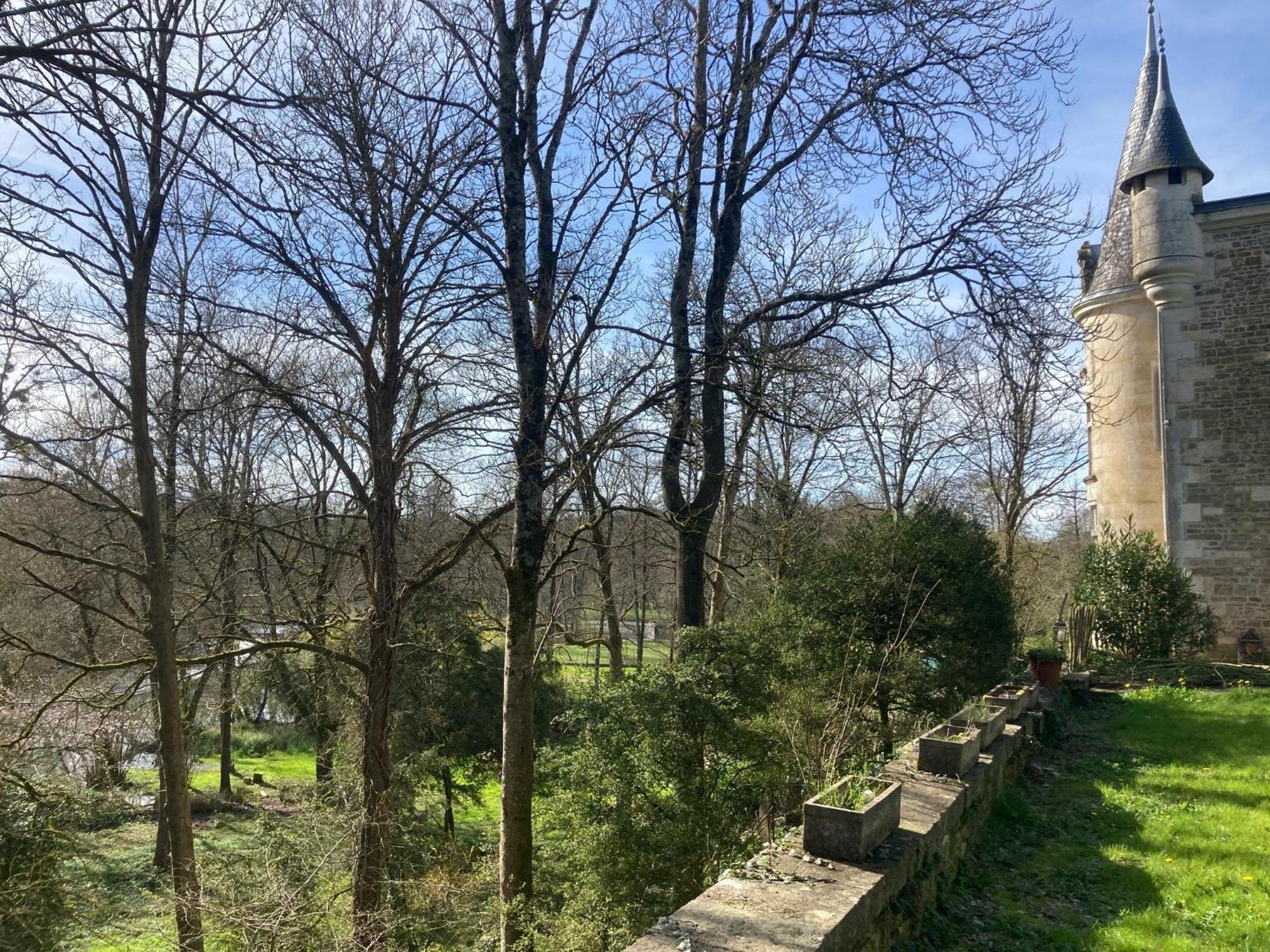 Mazette! Le Chateau Ніор Екстер'єр фото